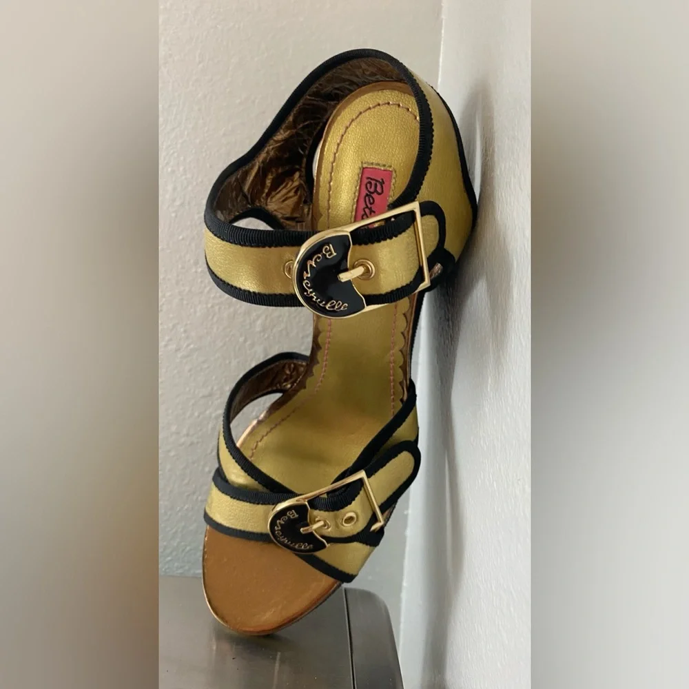 BETSEY JOHNSON… WOMENS Chic Gold and Black Wedge Sandals